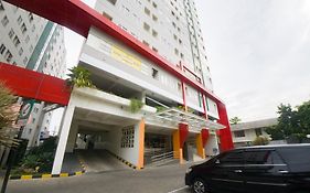 Reddoorz Apartment Near Bundaran Satelit Surabaya 2